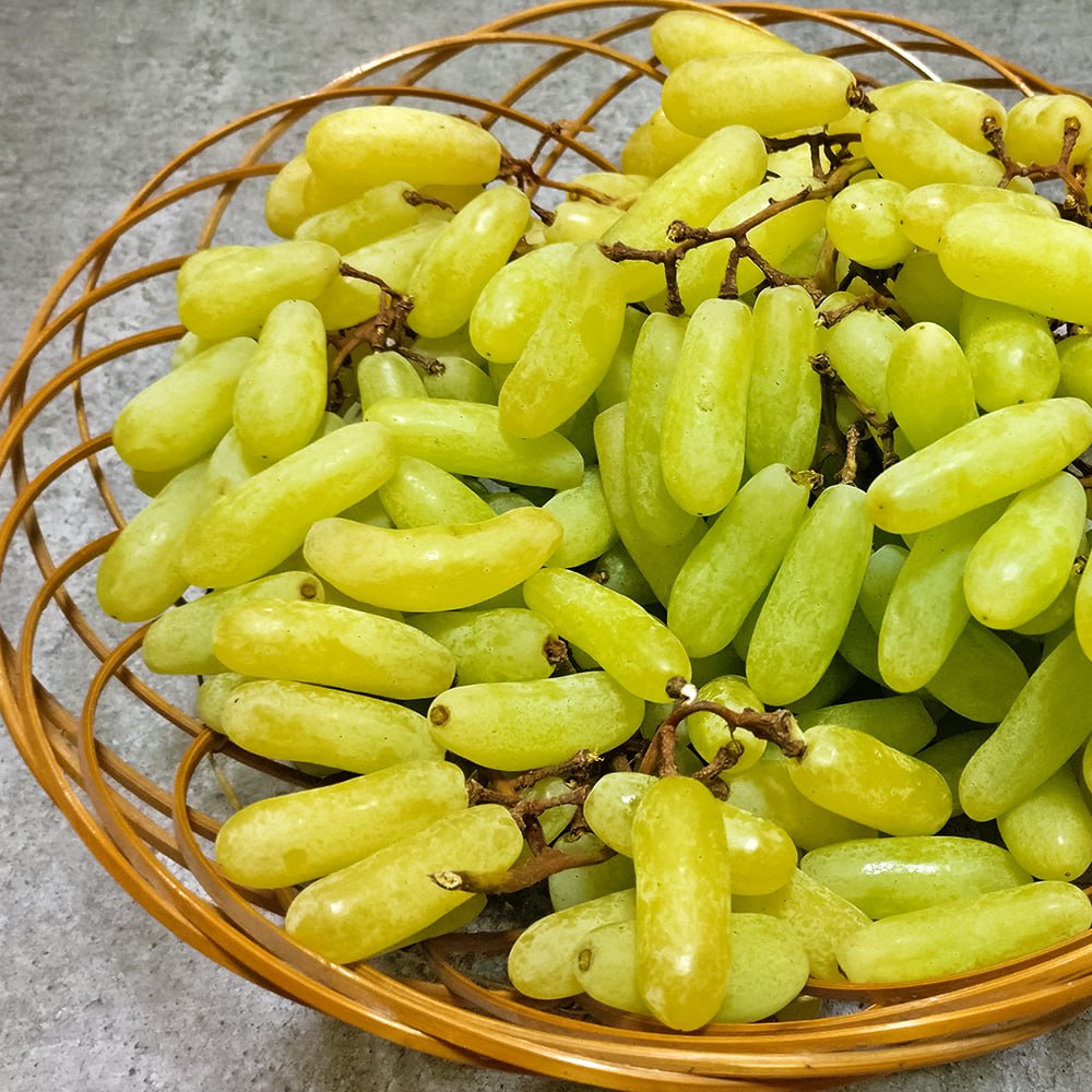 Виноград со вкусом карамели Голд Фингер № 1